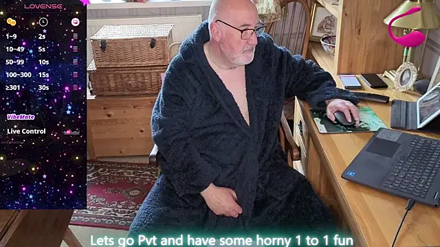 Snapshot of Adamdaddybear chatting on 28, 4, 2026 Adamdaddybear online show from 28, 4, 2026