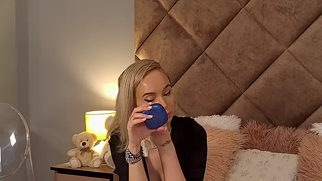 JaquelineM online show from 10, 12, 2024