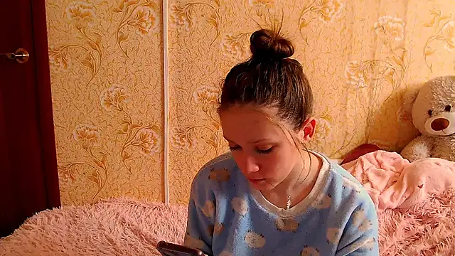 fluffy kitty  online show from 6, 3, 2026