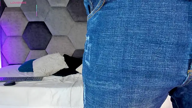 Latrellx7 online show from 16, 4, 2026