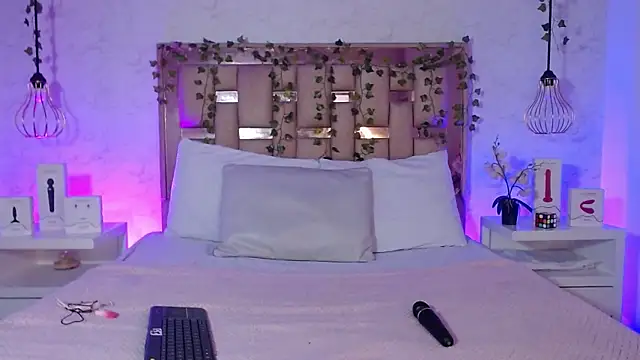 Snapshot of GigiVolkova chatting on 10, 9, 2025 GigiVolkova online show from 10, 9, 2025