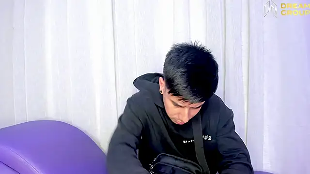 Yourslust  online show from 2, 11, 2025