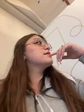 Snapshot of sweet_valery21 chatting on 6, 3, 2025 sweet valery21 online show from 6, 3, 2025