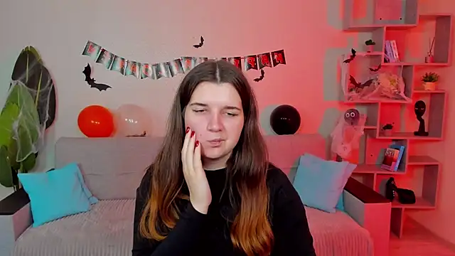 Snapshot of BonneyLove chatting on 17, 10, 2025 BonneyLove online show from 17, 10, 2025