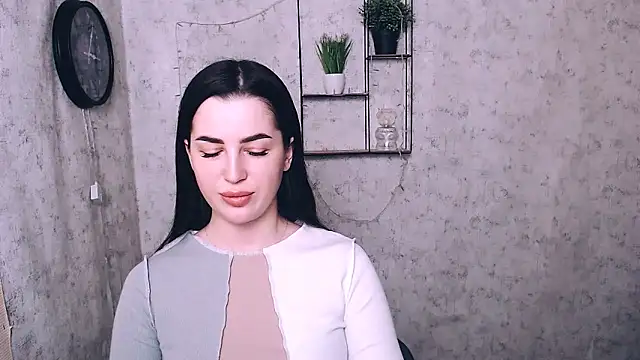 Snapshot of DivaKaily_ chatting on 8, 12, 2024 DivaKaily online show from 8, 12, 2024