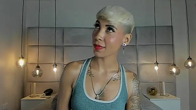 MiaMorgan  online show from 8, 2, 2025