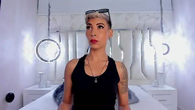 MiaMorgan  online show from 8, 3, 2025