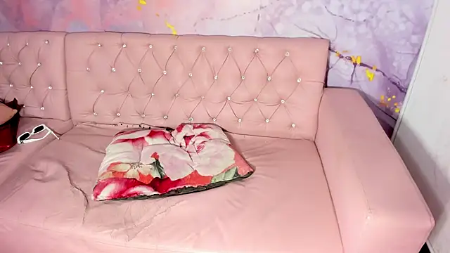 Snapshot of Living_room chatting on 21, 2, 2025 Living room online show from 21, 2, 2025