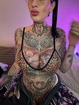Snapshot of MeganWitch chatting on 13, 6, 2026 MeganWitch online show from 13, 6, 2026