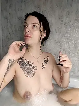 Lola Hale online show from 30, 1, 2025