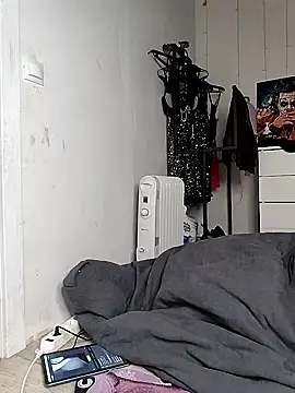 Lola Hale online show from 9, 2, 2025