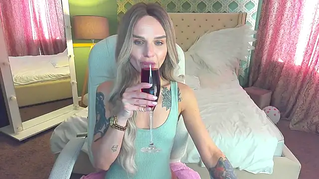 KiraGrayy online show from 8, 3, 2025