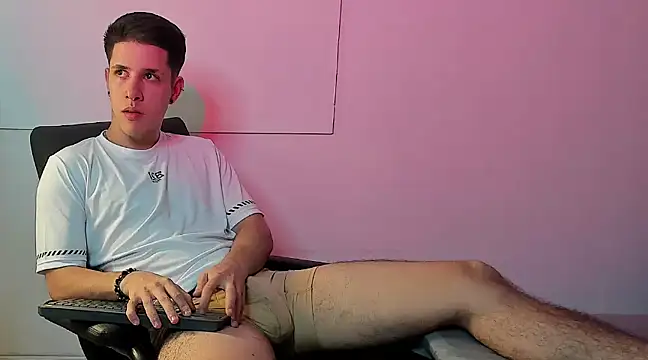 Snapshot of Adan_rivas_ chatting on 14, 12, 2024 Adan rivas online show from 14, 12, 2024