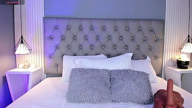 Snapshot of VioletthaRous chatting on 9, 1, 2026 VioletthaRous online show from 9, 1, 2026