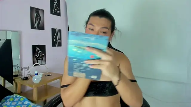 miavalentinaaa online show from 12, 12, 2024