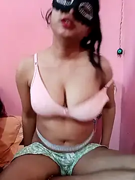 Snapshot of saviverma2024 chatting on 5, 3, 2025 saviverma2024 online show from 5, 3, 2025