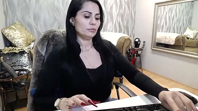 Sara Poison online show from 4, 11, 2025