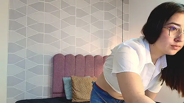 Snapshot of Aly_Cute_ chatting on 2, 12, 2024 Aly Cute online show from 2, 12, 2024