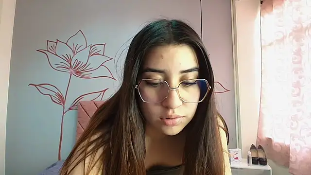 Snapshot of Aly_Cute_ chatting on 12, 12, 2024 Aly Cute online show from 12, 12, 2024