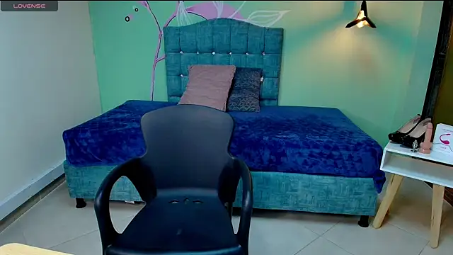 Snapshot of Aly_Cute_ chatting on 12, 1, 2025 Aly Cute online show from 12, 1, 2025