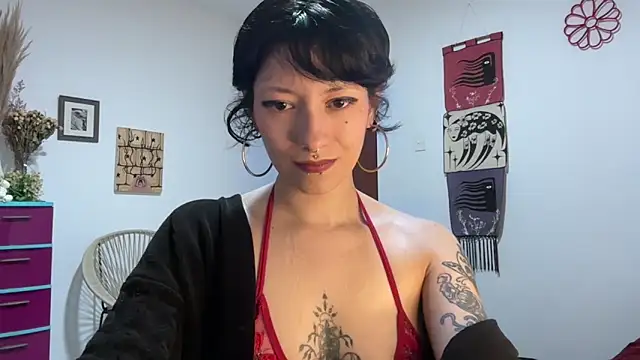 Snapshot of cataline_de_aragaon chatting on 11, 2, 2025 cataline de aragaon online show from 11, 2, 2025