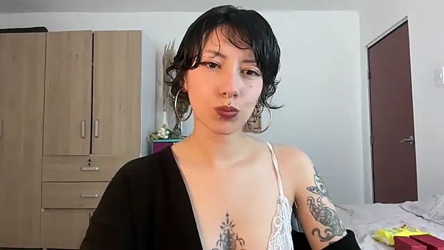 Snapshot of cataline_de_aragaon chatting on 27, 2, 2025 cataline de aragaon online show from 27, 2, 2025
