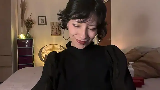 Snapshot of cataline_de_aragaon chatting on 5, 3, 2025 cataline de aragaon online show from 5, 3, 2025