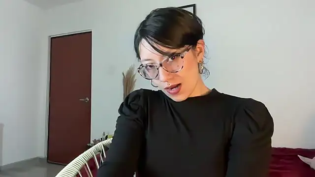 Snapshot of cataline_de_aragaon chatting on 15, 9, 2025 cataline de aragaon online show from 15, 9, 2025
