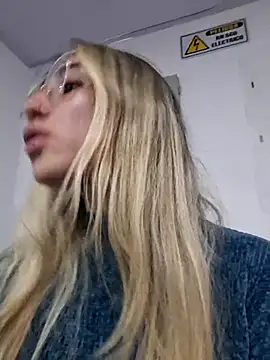 Scarlett Khan online show from 22, 2, 2025