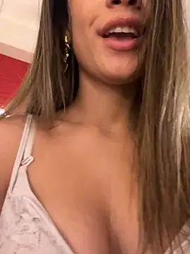 Snapshot of Alisha-Bond chatting on 8, 3, 2025 Alisha-Bond online show from 8, 3, 2025