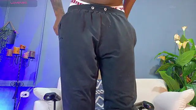 Snapshot of Iker_bigdick chatting on 23, 10, 2025 Iker bigdick online show from 23, 10, 2025