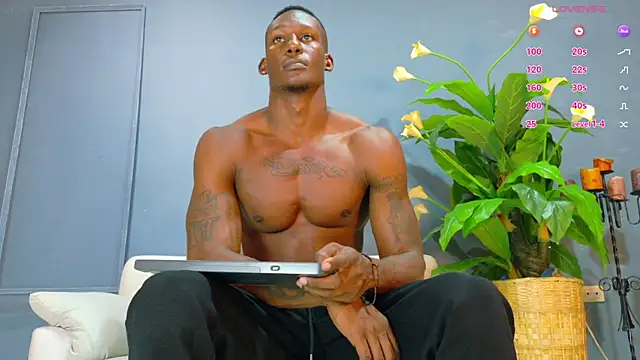 Snapshot of Iker_bigdick chatting on 6, 11, 2025 Iker bigdick online show from 6, 11, 2025