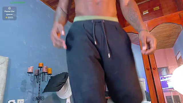 Snapshot of Iker_bigdick chatting on 2, 12, 2025 Iker bigdick online show from 2, 12, 2025