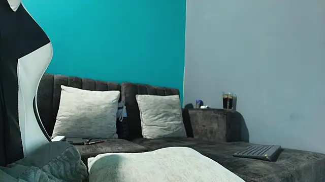 Snapshot of skinny_and_boyfriend chatting on 6, 11, 2025 skinny and boyfriend online show from 6, 11, 2025