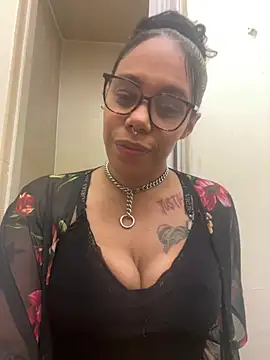 Snapshot of Princess_Desirae chatting on 10, 4, 2026 Princess Desirae online show from 10, 4, 2026