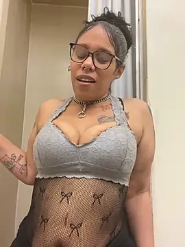 Snapshot of Princess_Desirae chatting on 13, 4, 2026 Princess Desirae online show from 13, 4, 2026