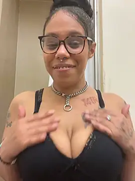 Snapshot of Princess_Desirae chatting on 16, 4, 2026 Princess Desirae online show from 16, 4, 2026