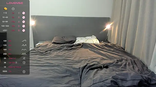 Snapshot of jesssicamooon chatting on 4, 12, 2025 jesssicamooon online show from 4, 12, 2025