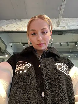 Diamond Bunny  online show from 12, 2, 2026