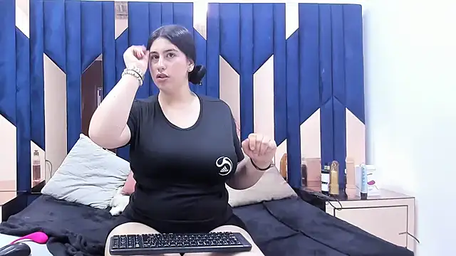 Criistaal  online show from 27, 2, 2025