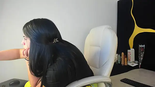 Criistaal  online show from 10, 3, 2025