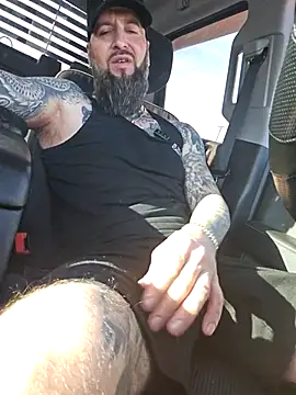 Snapshot of Beardedtattood chatting on 15, 5, 2026 Beardedtattood online show from 15, 5, 2026