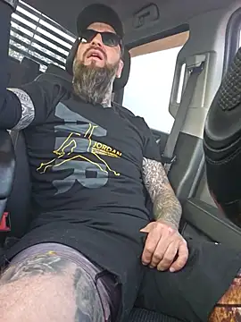 Snapshot of Beardedtattood chatting on 11, 6, 2026 Beardedtattood online show from 11, 6, 2026