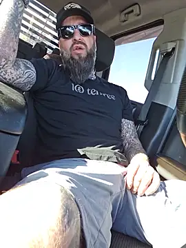 Snapshot of Beardedtattood chatting on 13, 6, 2026 Beardedtattood online show from 13, 6, 2026