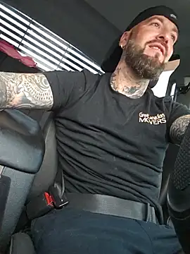 Snapshot of Beardedtattood chatting on 27, 7, 2026 Beardedtattood online show from 27, 7, 2026