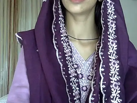 MAAYRA 09 online show from 28, 9, 2025