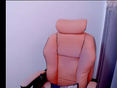 Snapshot of Little-sweet chatting on 8, 10, 2025 Little-sweet online show from 8, 10, 2025