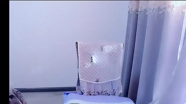 Snapshot of Little-sweet chatting on 11, 11, 2025 Little-sweet online show from 11, 11, 2025