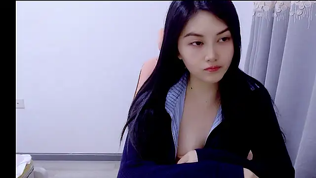 Snapshot of Little-sweet chatting on 25, 11, 2025 Little-sweet online show from 25, 11, 2025