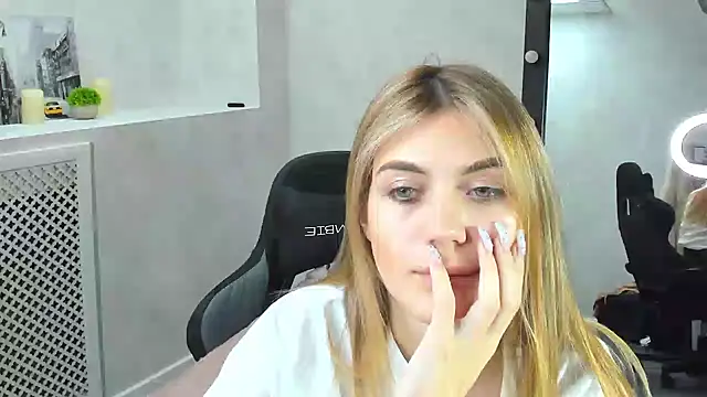 Snapshot of Cherry_Price chatting on 23, 12, 2024 Cherry Price online show from 23, 12, 2024